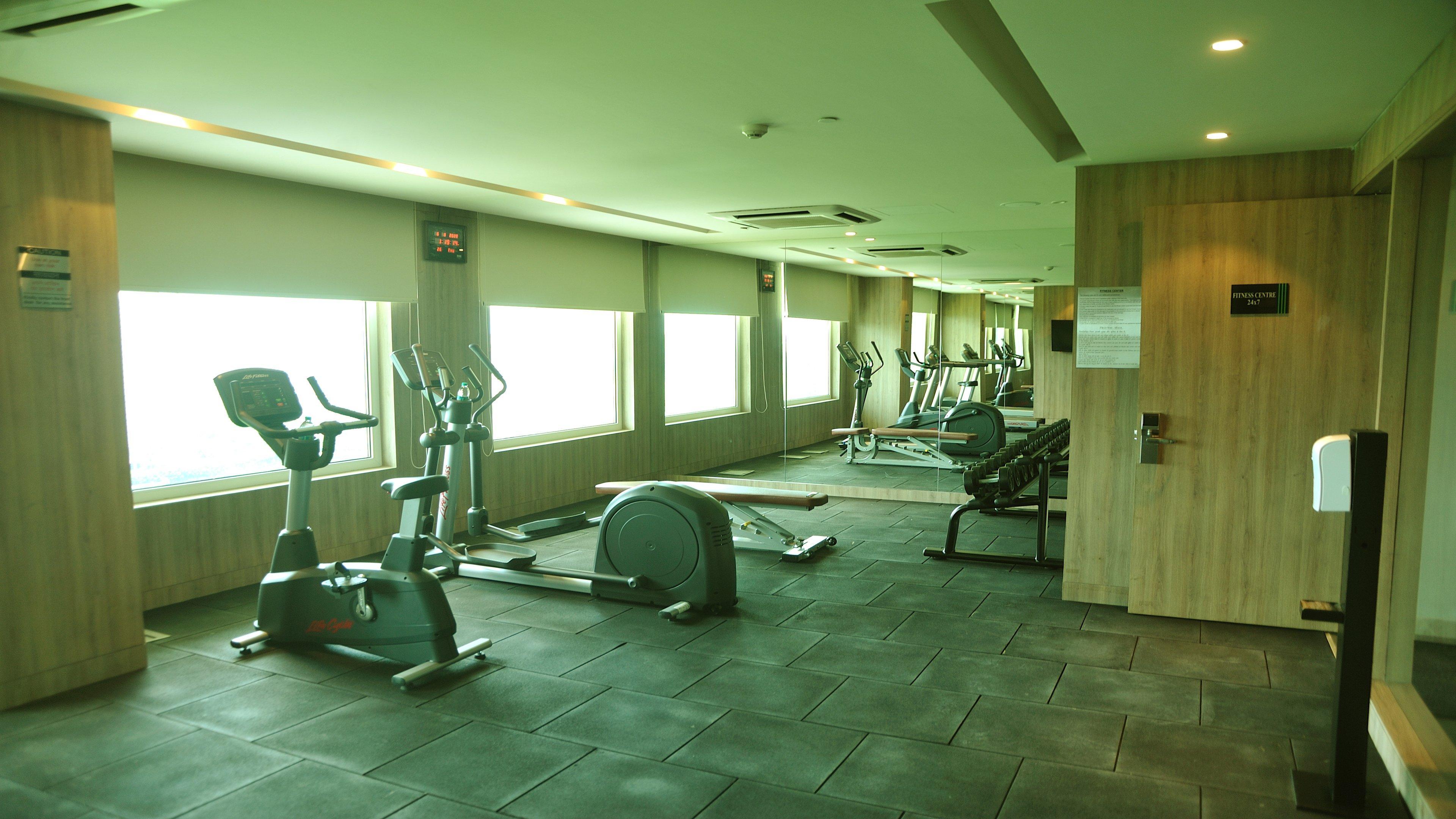 ホリデー イン グルグラム セクター 90 グルガウン エクステリア 写真 The gym at the hotel