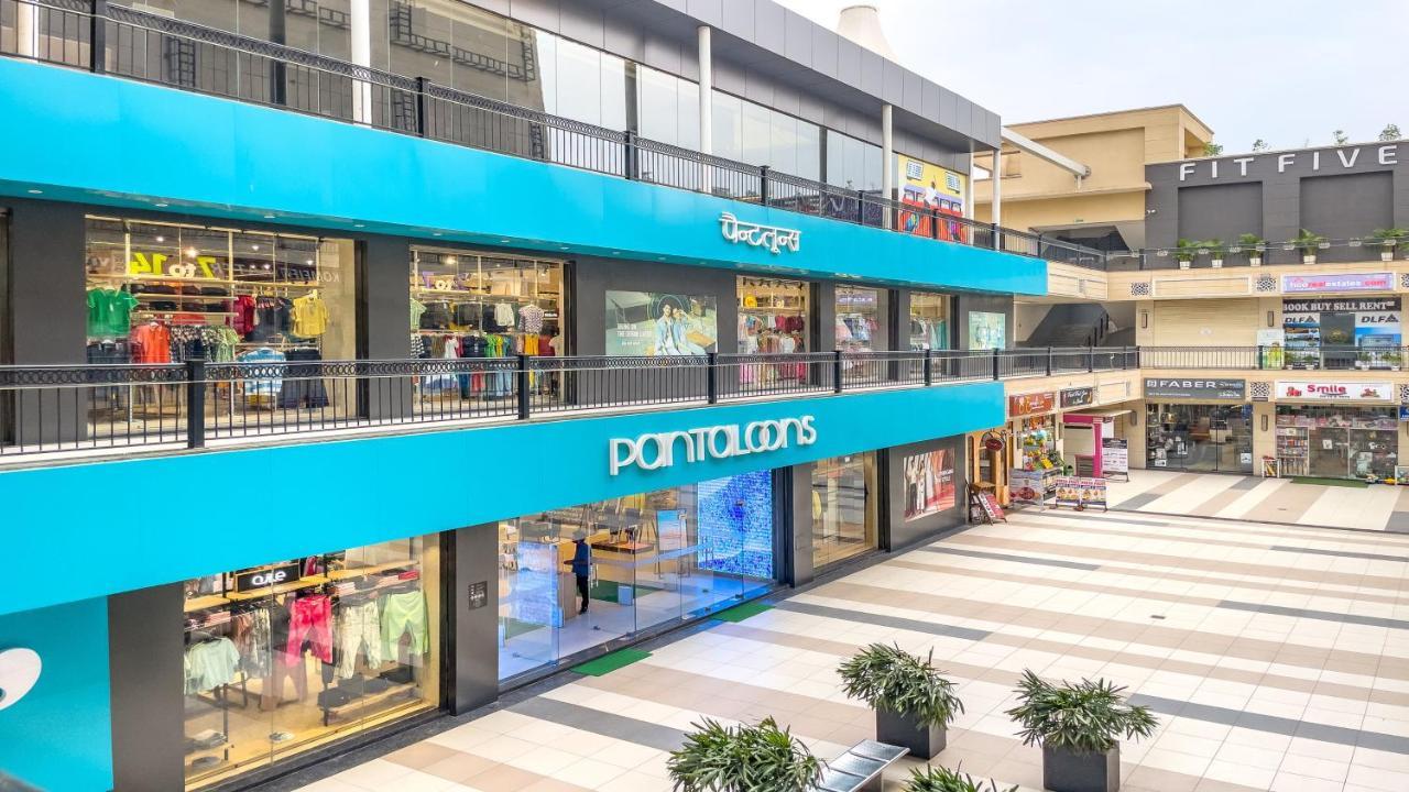 ホリデー イン グルグラム セクター 90 グルガウン エクステリア 写真 A store in the mall