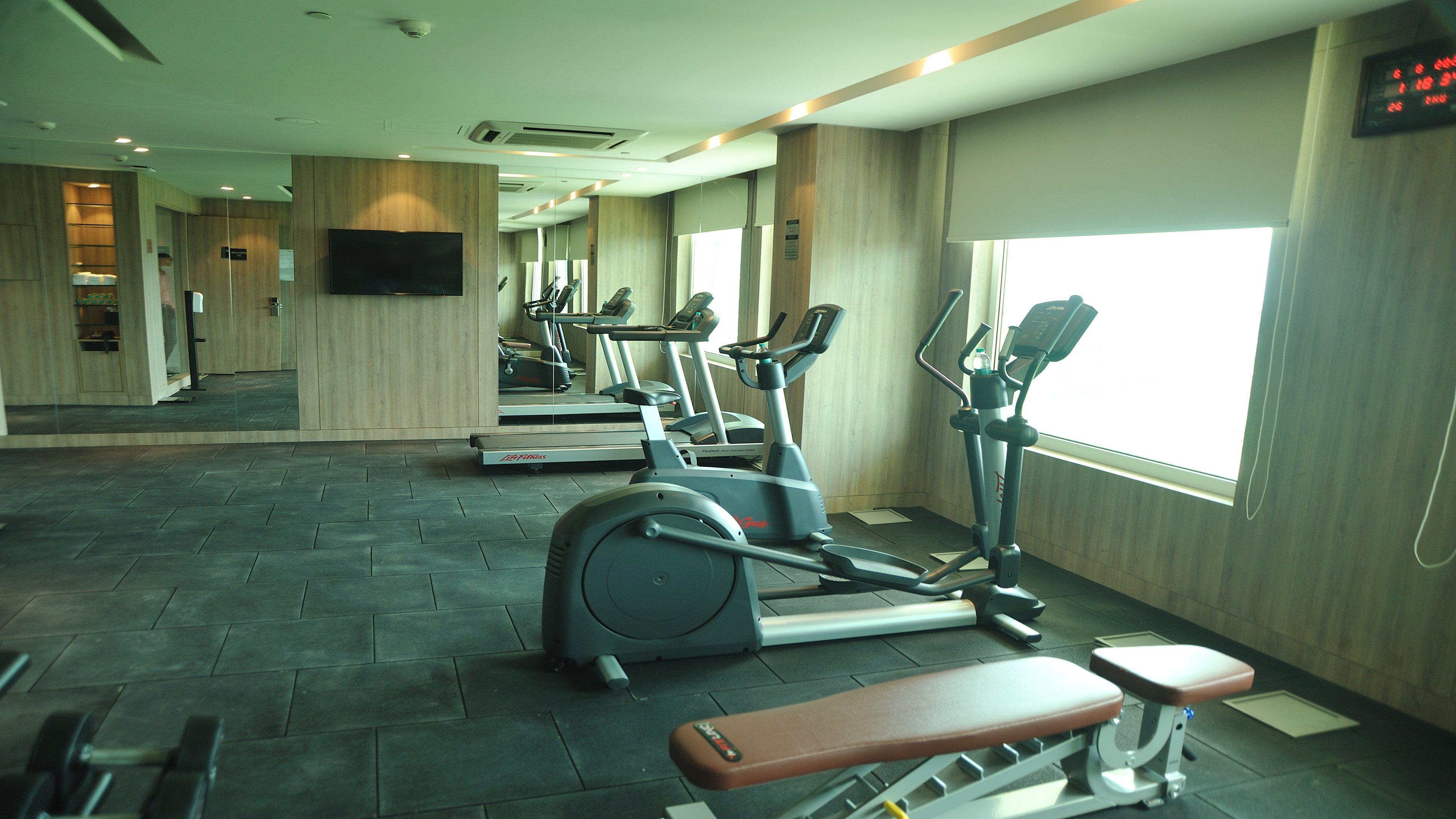 ホリデー イン グルグラム セクター 90 グルガウン エクステリア 写真 The gym at the hotel