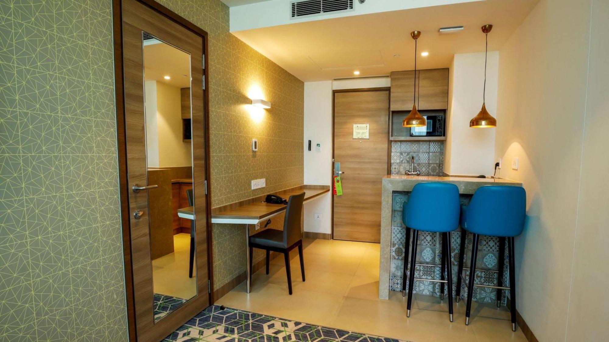 ホリデー イン グルグラム セクター 90 グルガウン エクステリア 写真 A kitchenette in a hotel room